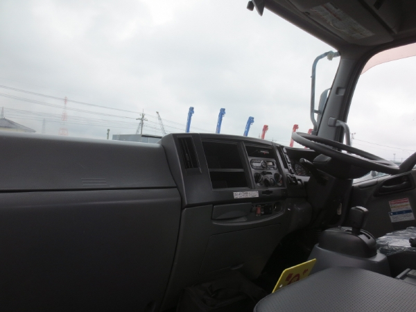 いすゞフォワード5段ラジコンクレーン付|中古トラックの販売・買取・査定のアイナビ