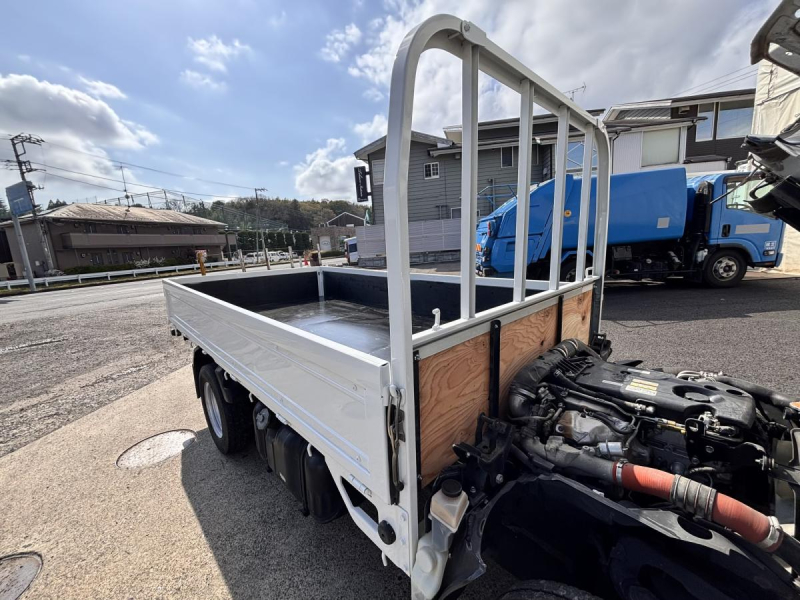 タイタン 10尺平ボディー 積載2000kg AT車|中古トラックの販売・買取・査定のアイナビ