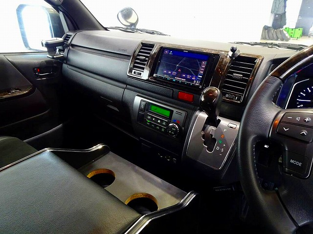 ハイエースバンスーパーGLダークプライムⅡ1t4WD2/5人5ドア|中古トラックの販売・買取・査定のアイナビ