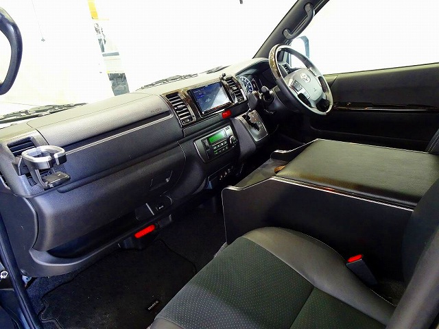 ハイエースバンスーパーGLダークプライムⅡ1t4WD2/5人5ドア|中古トラックの販売・買取・査定のアイナビ