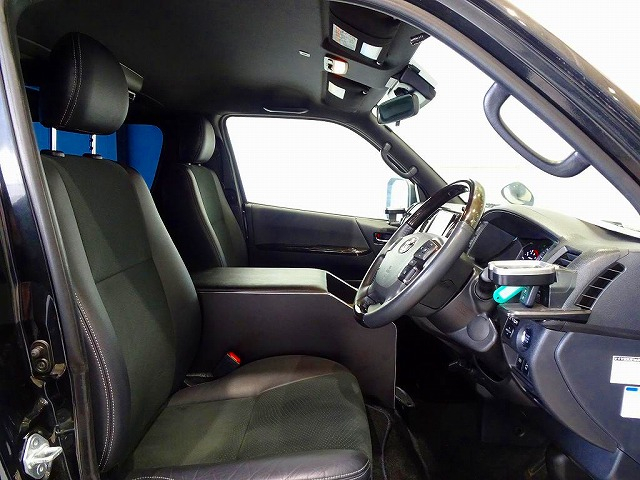 ハイエースバンスーパーGLダークプライムⅡ1t4WD2/5人5ドア|中古トラックの販売・買取・査定のアイナビ