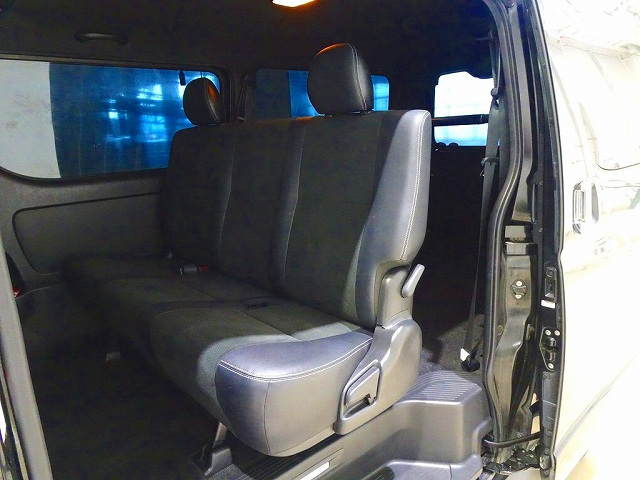 ハイエースバンスーパーGLダークプライムⅡ1t4WD2/5人5ドア|中古トラックの販売・買取・査定のアイナビ