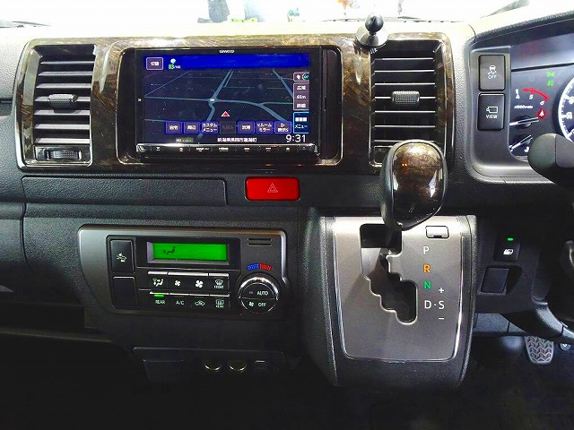 ハイエースバンスーパーGLダークプライムⅡ1t4WD2/5人5ドア|中古トラックの販売・買取・査定のアイナビ