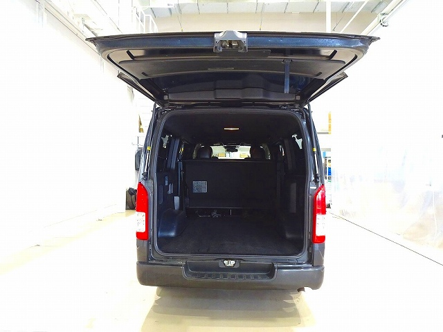 ハイエースバンスーパーGLダークプライムⅡ1t4WD2/5人5ドア|中古トラックの販売・買取・査定のアイナビ