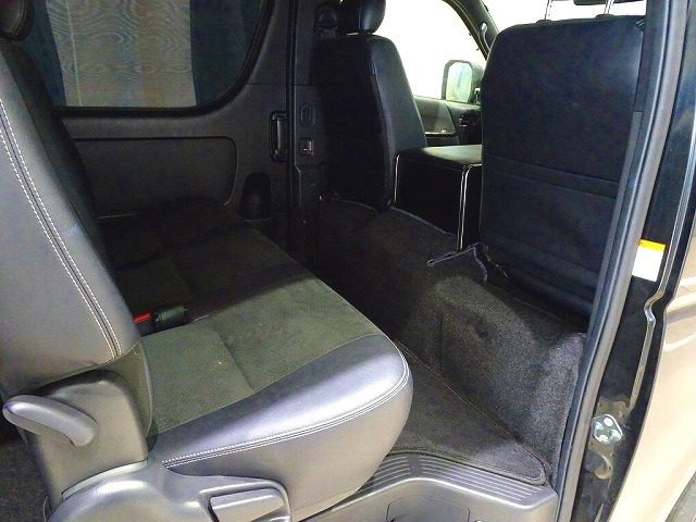 ハイエースバンスーパーGLダークプライムⅡ1t4WD2/5人5ドア|中古トラックの販売・買取・査定のアイナビ