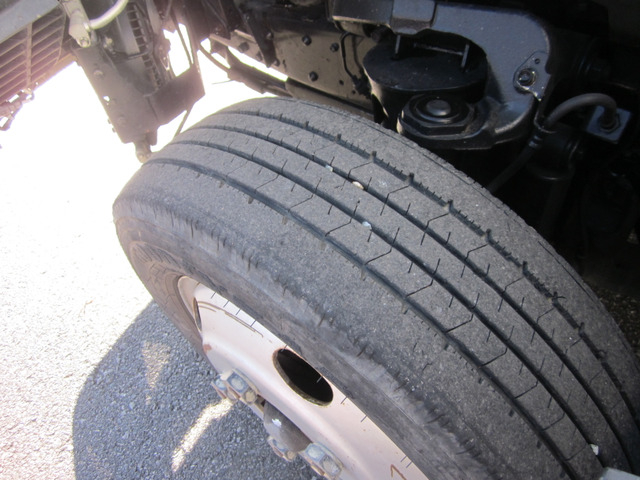 H.25年いすゞエルフ電動コボレーン全低床2t積載|中古トラックの販売・買取・査定のアイナビ