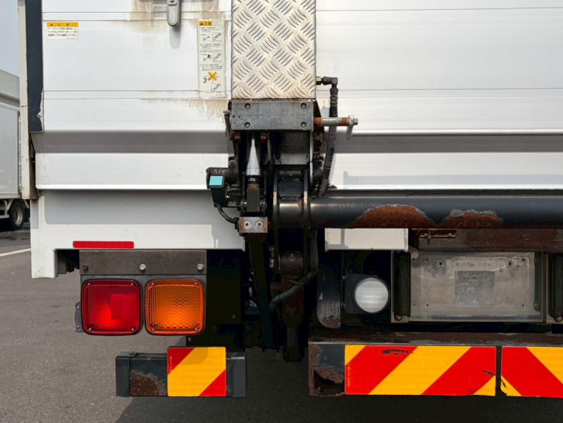 ワイド6200後輪エアサス跳上ゲート2.1トン積載ベッド付|中古トラックの販売・買取・査定のアイナビ