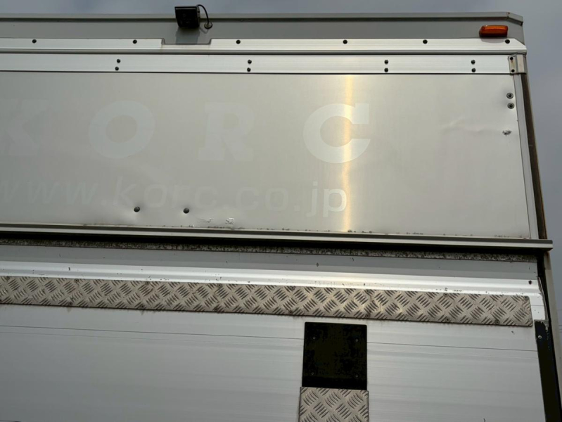 ワイド6200後輪エアサス跳上ゲート2.1トン積載ベッド付|中古トラックの販売・買取・査定のアイナビ