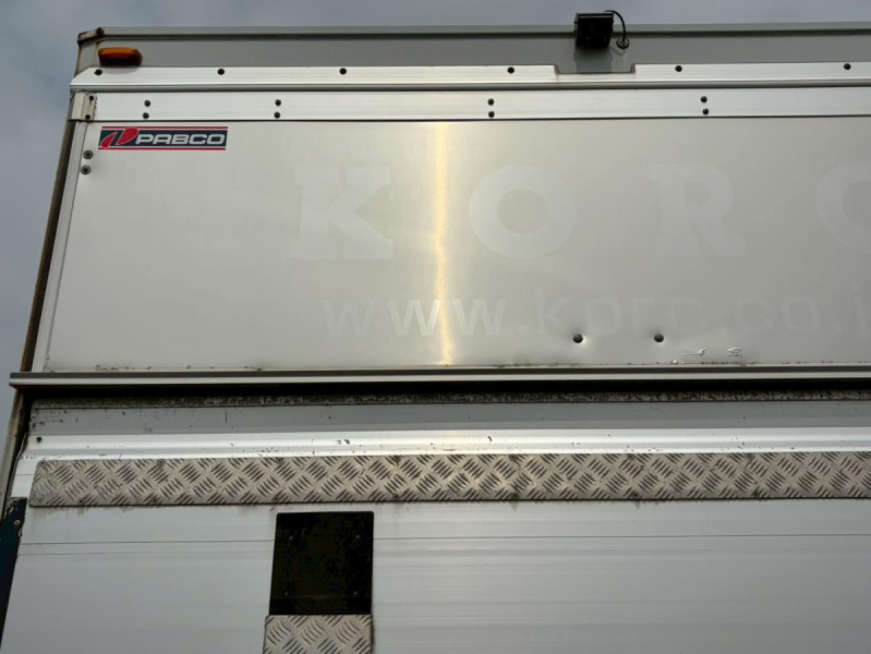 ワイド6200後輪エアサス跳上ゲート2.1トン積載ベッド付|中古トラックの販売・買取・査定のアイナビ