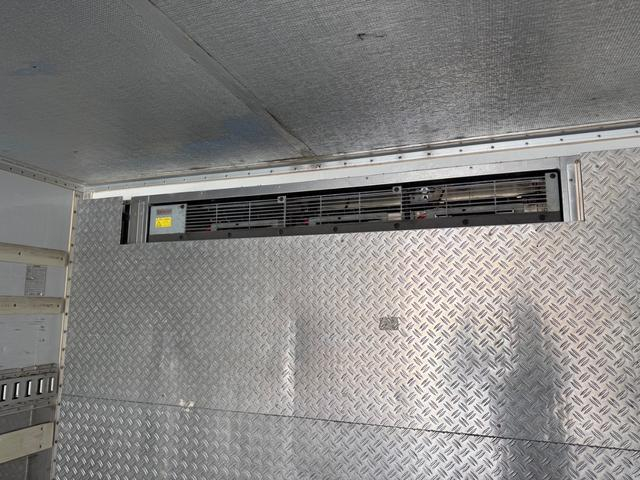 UDトラックス クオン|中古トラックの販売・買取・査定のアイナビ