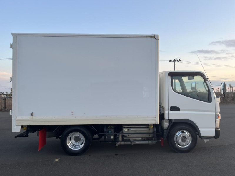 平成28年 キャンター パネルバン 4WD 準中型 AT限定可|中古トラックの販売・買取・査定のアイナビ