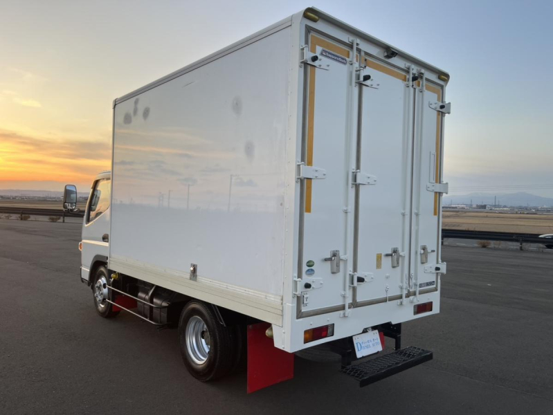 平成28年 キャンター パネルバン 4WD 準中型 AT限定可|中古トラックの販売・買取・査定のアイナビ