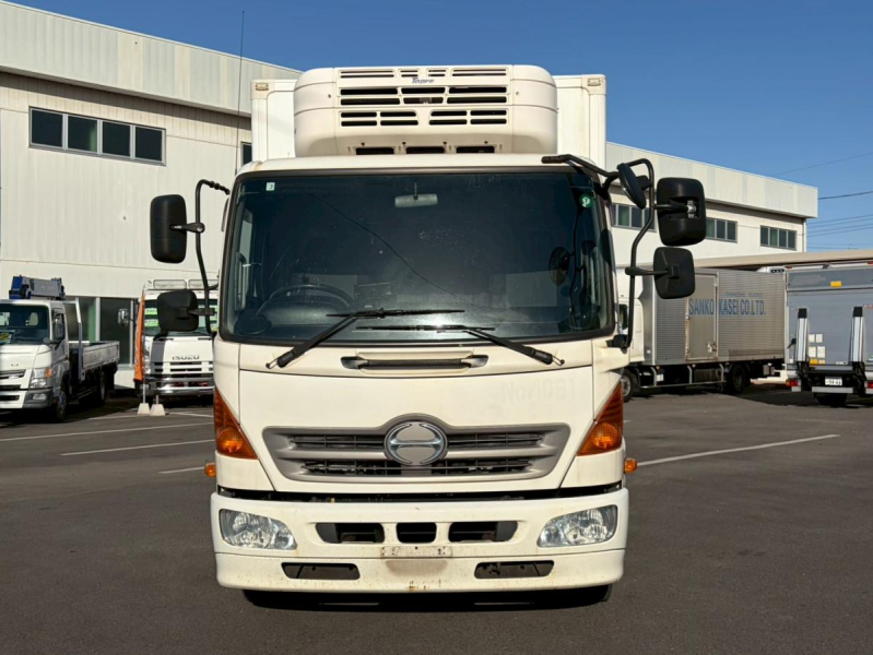 冷蔵冷凍車後輪エアサス-30℃6200標準格納PG左サイド扉|中古トラックの販売・買取・査定のアイナビ