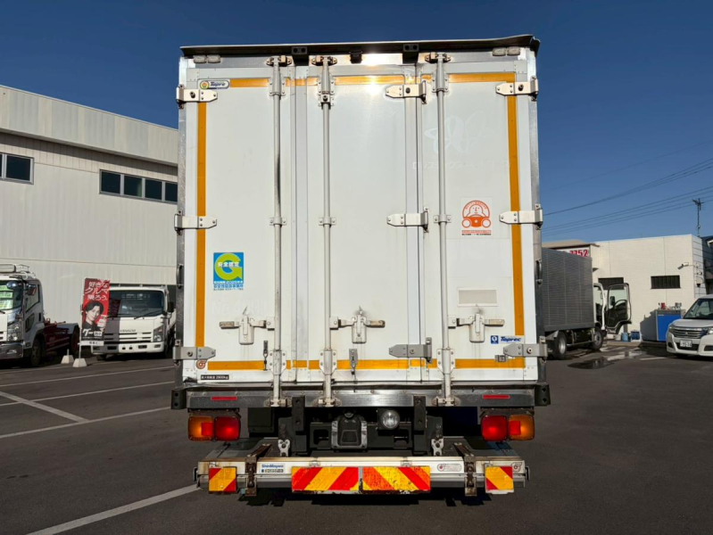 冷蔵冷凍車後輪エアサス-30℃6200標準格納PG左サイド扉|中古トラックの販売・買取・査定のアイナビ