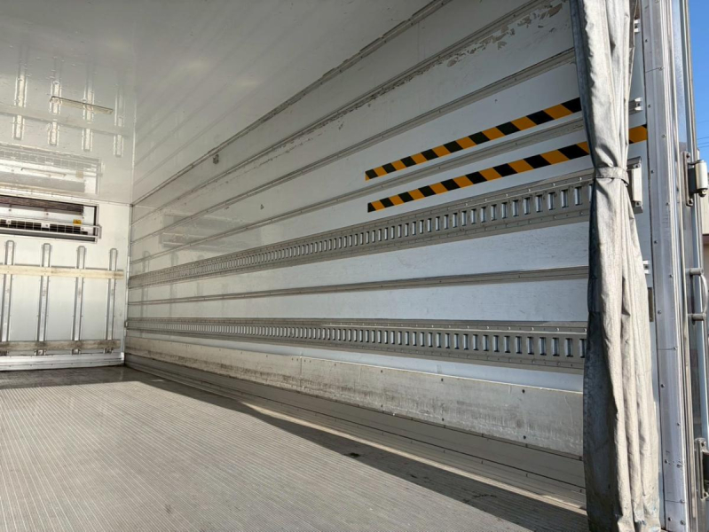 冷蔵冷凍車後輪エアサス-30℃6200標準格納PG左サイド扉|中古トラックの販売・買取・査定のアイナビ