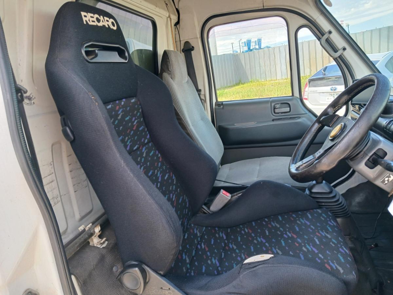 早すぎたヨーロッパスタイル、UTデザイン|中古トラックの販売・買取・査定のアイナビ