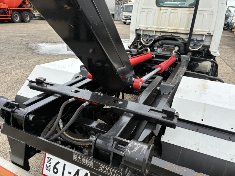 上物ほぼ新品、3tアームロール、箱付、Km少ない|中古トラックの販売・買取・査定のアイナビ