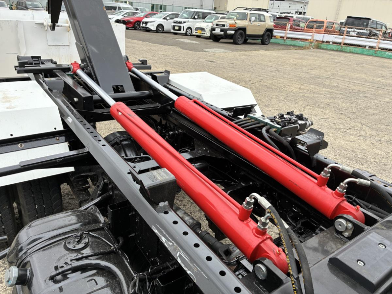 上物ほぼ新品、3tアームロール、箱付、Km少ない|中古トラックの販売・買取・査定のアイナビ