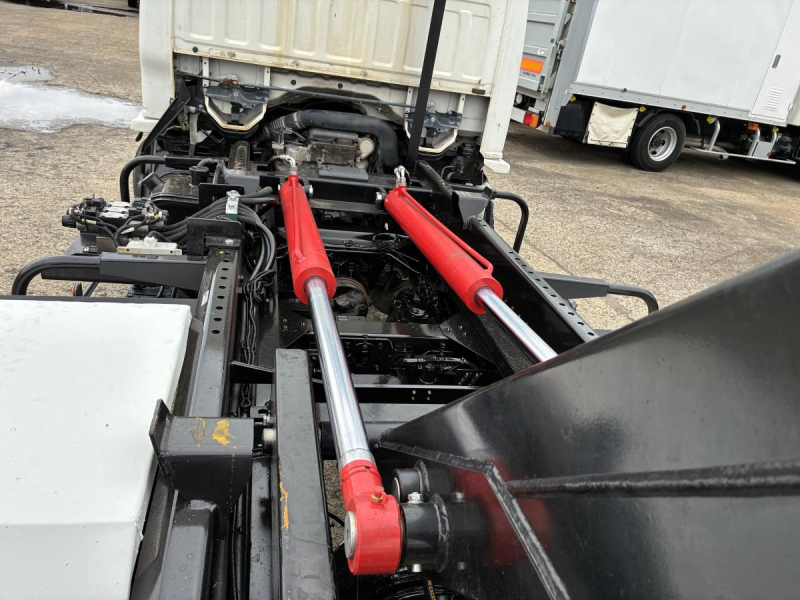 上物ほぼ新品、3tアームロール、箱付、Km少ない|中古トラックの販売・買取・査定のアイナビ