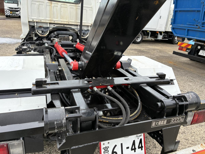 上物ほぼ新品、3tアームロール、箱付、Km少ない|中古トラックの販売・買取・査定のアイナビ