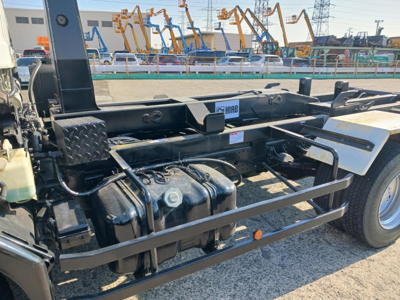 車検付距離少ない4tアームロール即戦力|中古トラックの販売・買取・査定のアイナビ