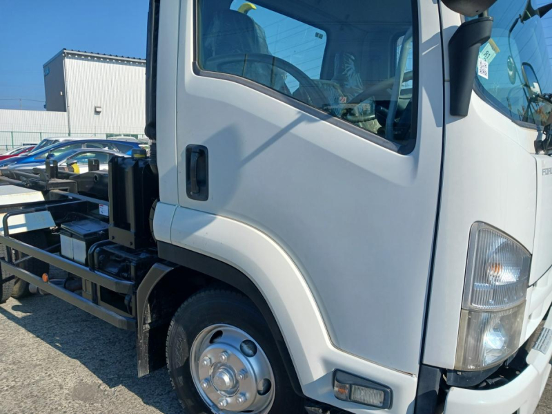車検付距離少ない4tアームロール即戦力|中古トラックの販売・買取・査定のアイナビ