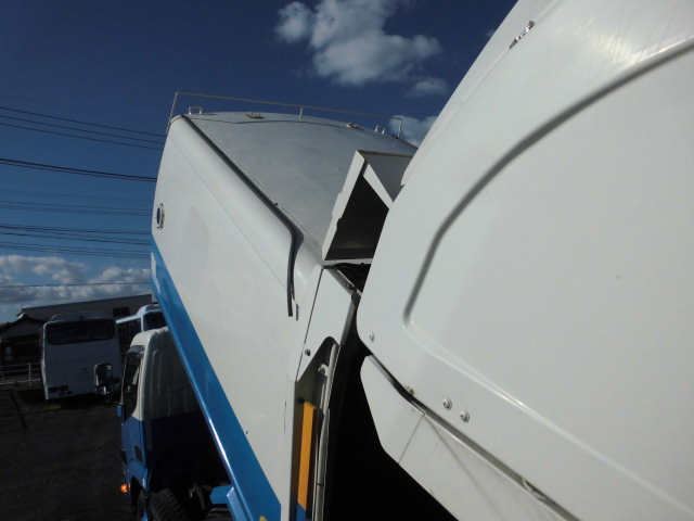 2T パッカー車 回転式 ダンプ式 塵芥車 新明和5.1立米|中古トラックの販売・買取・査定のアイナビ