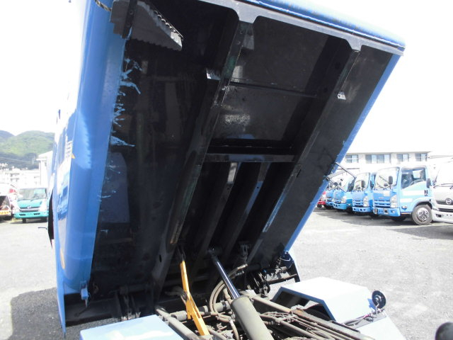 2T パッカー車 回転式 ダンプ式 塵芥車 清掃車|中古トラックの販売・買取・査定のアイナビ