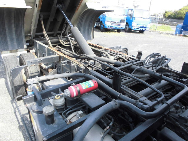 4T パッカー車 回転式 ダンプ式 塵芥車 ごみ収集車|中古トラックの販売・買取・査定のアイナビ