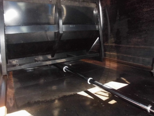 4Tパッカー車8.5立米プレス式塵芥車押出式連続動作|中古トラックの販売・買取・査定のアイナビ