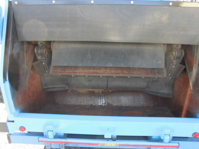 4Tパッカー車8.5立米プレス式塵芥車押出式連続動作|中古トラックの販売・買取・査定のアイナビ