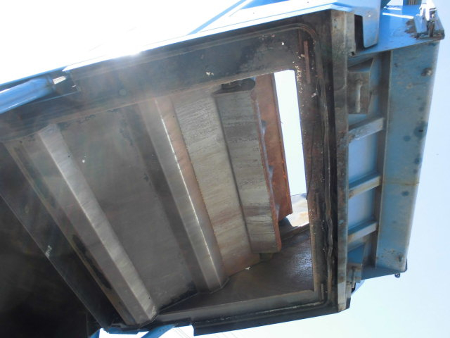 4Tパッカー車8.5立米プレス式塵芥車押出式連続動作|中古トラックの販売・買取・査定のアイナビ