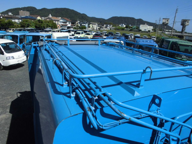 4Tパッカー車8.5立米プレス式塵芥車押出式連続動作|中古トラックの販売・買取・査定のアイナビ