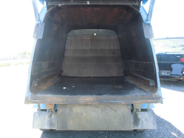 4Tパッカー車8.5立米プレス式塵芥車押出式連続動作|中古トラックの販売・買取・査定のアイナビ