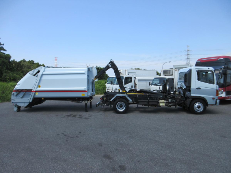 脱着装置付コンテナ専用車 プレスコンテナ フジマイティ―製|中古トラックの販売・買取・査定のアイナビ