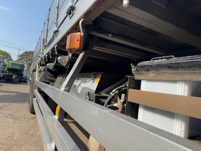 値下げ UDクオン平 検付ATリーフサスフジタボデー材木ローラー|中古トラックの販売・買取・査定のアイナビ