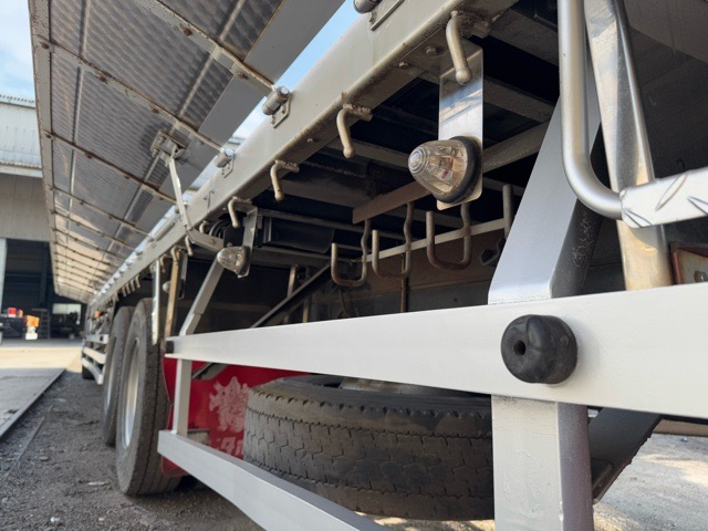 値下げ UDクオン平 検付ATリーフサスフジタボデー材木ローラー|中古トラックの販売・買取・査定のアイナビ