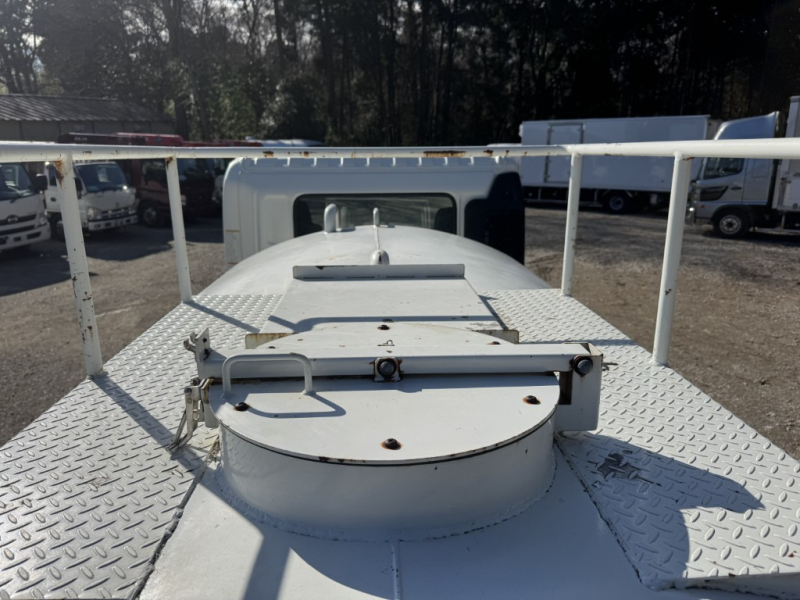 最大数量3900L 前後散水 サブエンジン式 AT|中古トラックの販売・買取・査定のアイナビ