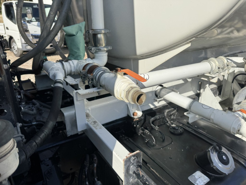 最大数量3900L 前後散水 サブエンジン式 AT|中古トラックの販売・買取・査定のアイナビ