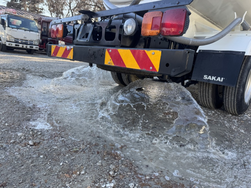 最大数量3900L 前後散水 サブエンジン式 AT|中古トラックの販売・買取・査定のアイナビ