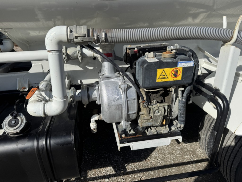 最大数量3900L 前後散水 サブエンジン式 AT|中古トラックの販売・買取・査定のアイナビ