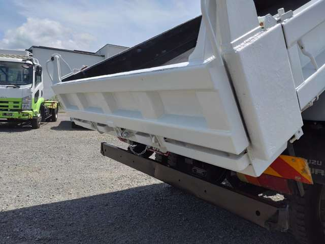 いすゞフォワード 4トンダンプ 三方開き 新明和製 4tダンプ|中古トラックの販売・買取・査定のアイナビ