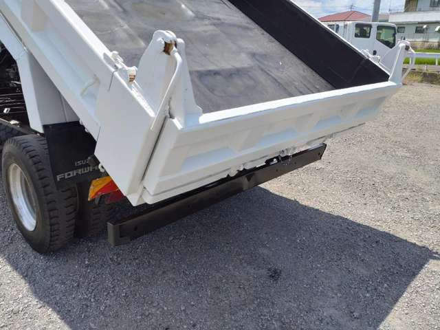 いすゞフォワード 4トンダンプ 三方開き 新明和製 4tダンプ|中古トラックの販売・買取・査定のアイナビ