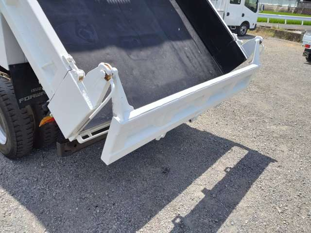 いすゞフォワード 4トンダンプ 三方開き 新明和製 4tダンプ|中古トラックの販売・買取・査定のアイナビ