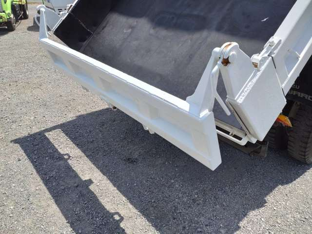 いすゞフォワード 4トンダンプ 三方開き 新明和製 4tダンプ|中古トラックの販売・買取・査定のアイナビ