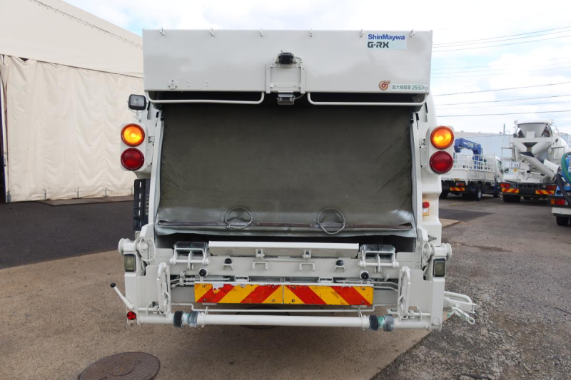 ワイド幅 巻き込みパッカー車 新明和製7.3立米 積載2550kg|中古トラックの販売・買取・査定のアイナビ