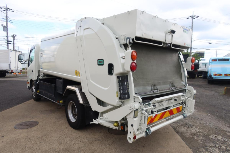 ワイド幅 巻き込みパッカー車 新明和製7.3立米 積載2550kg|中古トラックの販売・買取・査定のアイナビ