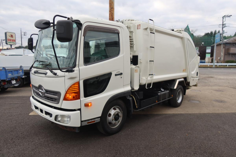 プレス式パッカー車 新明和製8.2立米 積載1600kg|中古トラックの販売・買取・査定のアイナビ