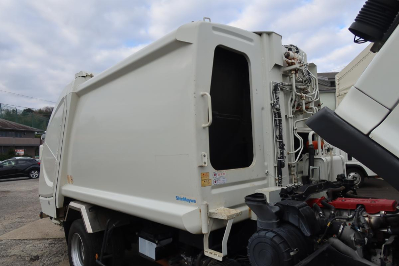プレス式パッカー車 新明和製8.2立米 積載1600kg|中古トラックの販売・買取・査定のアイナビ