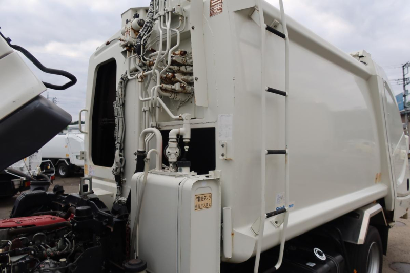 プレス式パッカー車 新明和製8.2立米 積載1600kg|中古トラックの販売・買取・査定のアイナビ